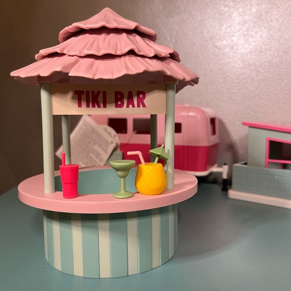 Four Pieces from Target’s Palm Springs Collection - Picture 4 of 7